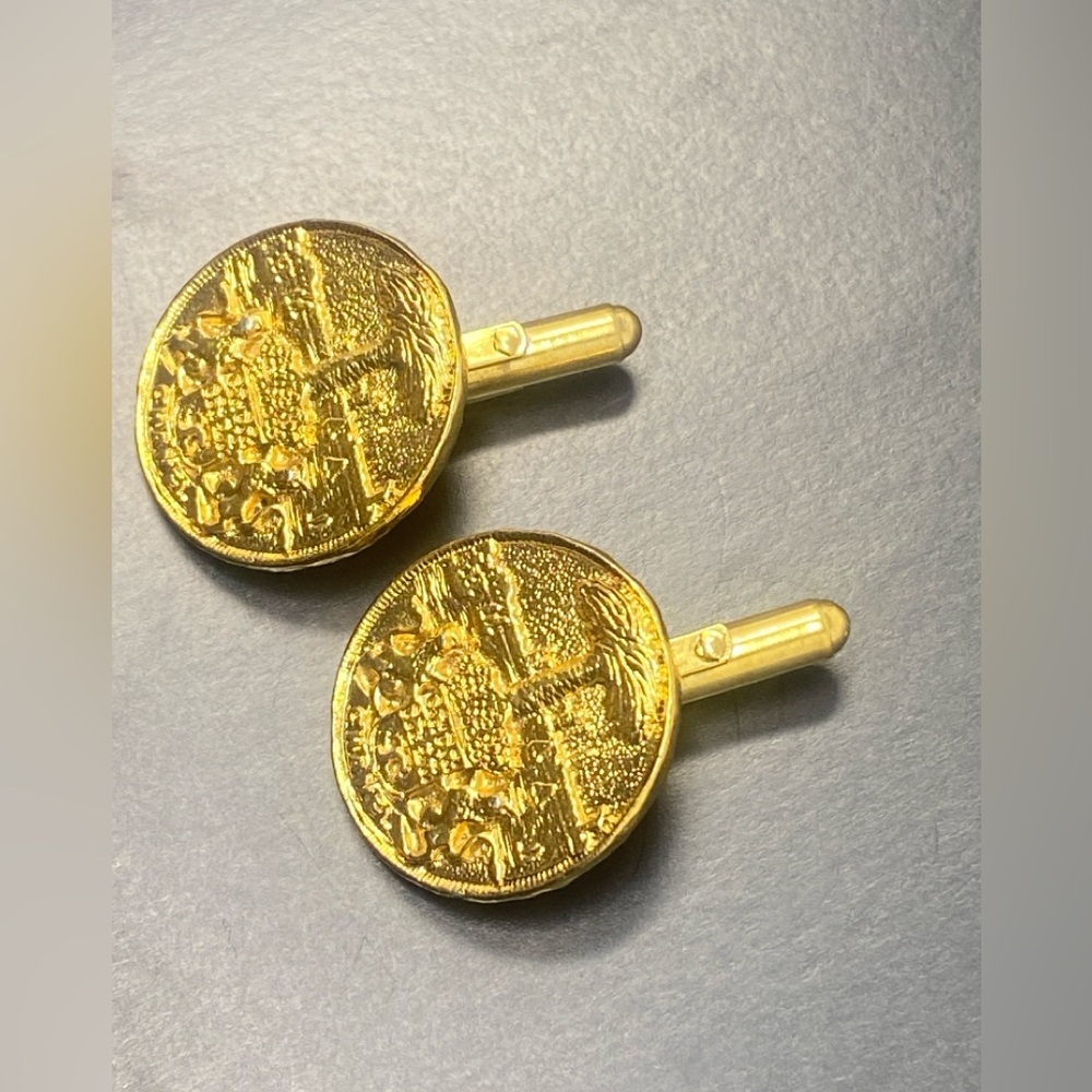 Chanel Vintage 80s Gold Tone Cufflinks - Picture 2 of 14